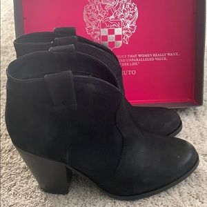 Vince Camuto black booties size 10